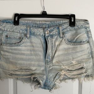 💙American Eagle distressed shorts